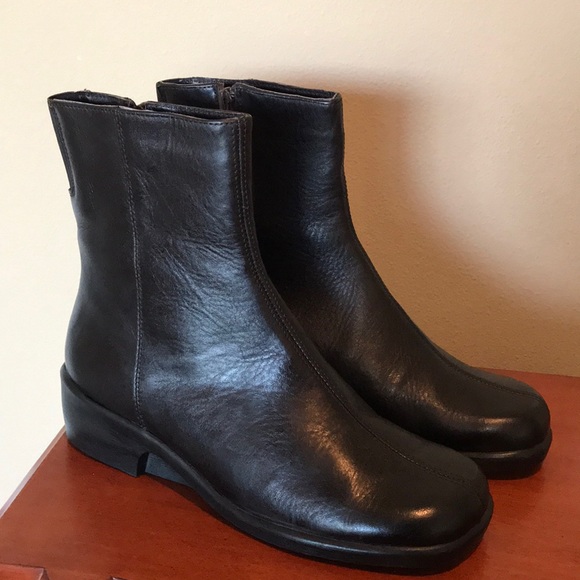 arcopedico Shoes - New Arcopedico women black leather boots size 39